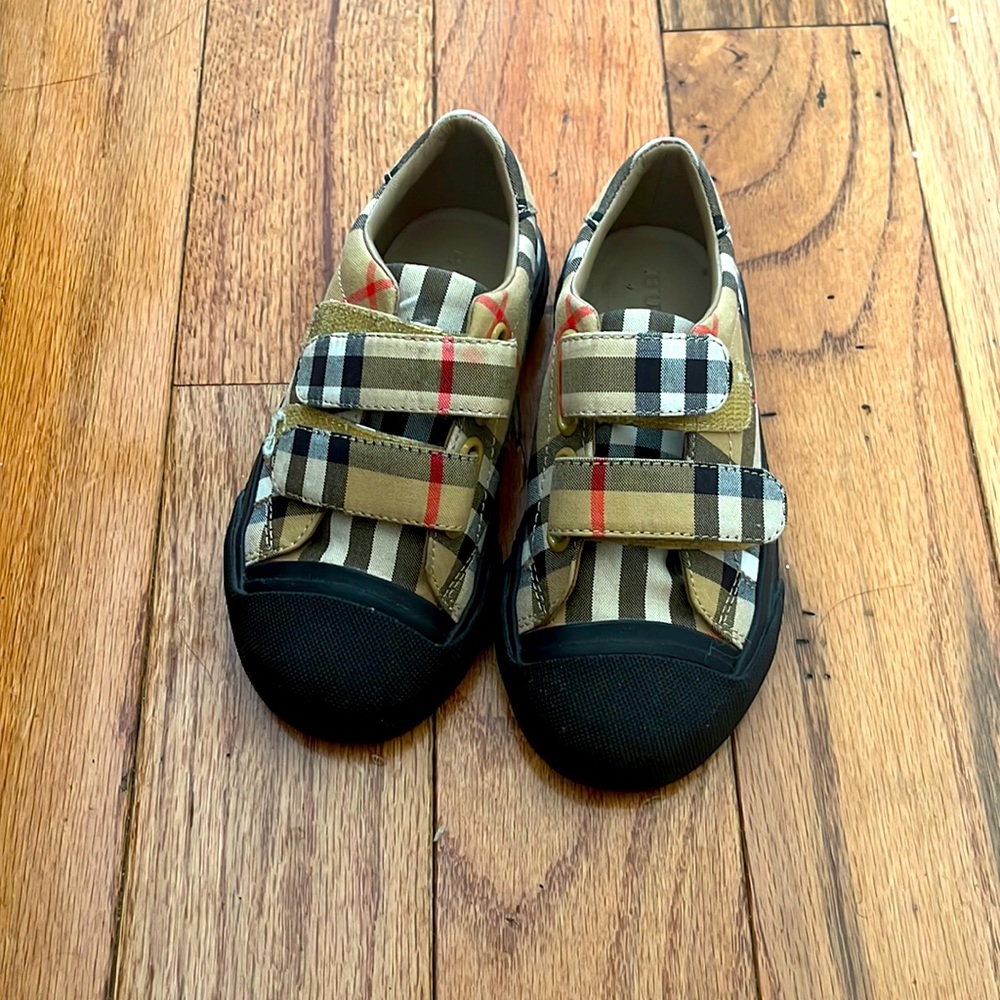 Selling girls Burberry sneakers size 26